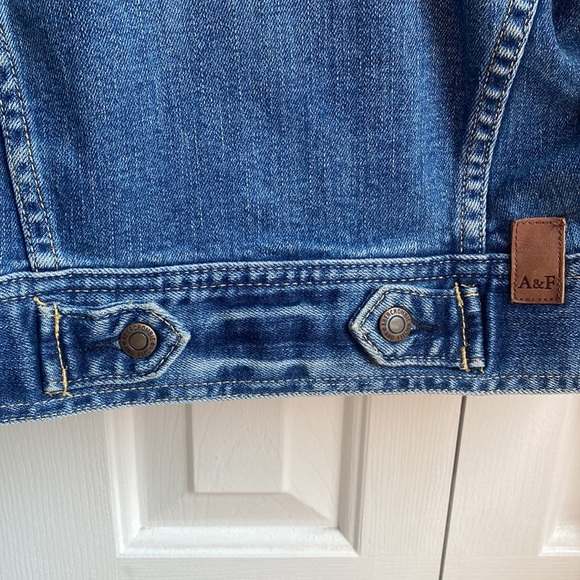 XS Cropped Abercrombie & Fitch Jean Jacket - Picture 5 of 7